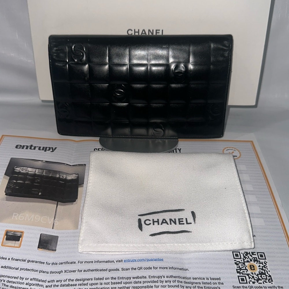 CHANEL Chocolate Bar Wallet - Picture 2 of 11